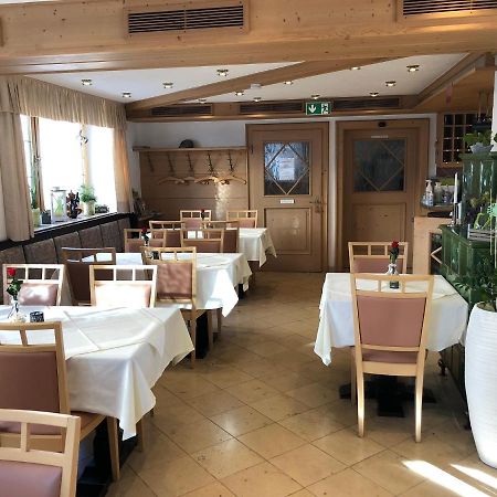 Hotel U. Restaurant Goldener Greifen Донауверт Екстер'єр фото